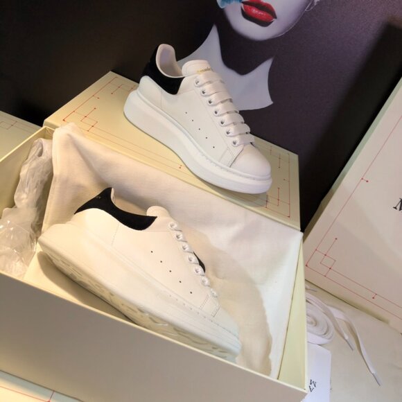 Alexander McQueen Black and White Leather Sneakers - Picture 5 of 9